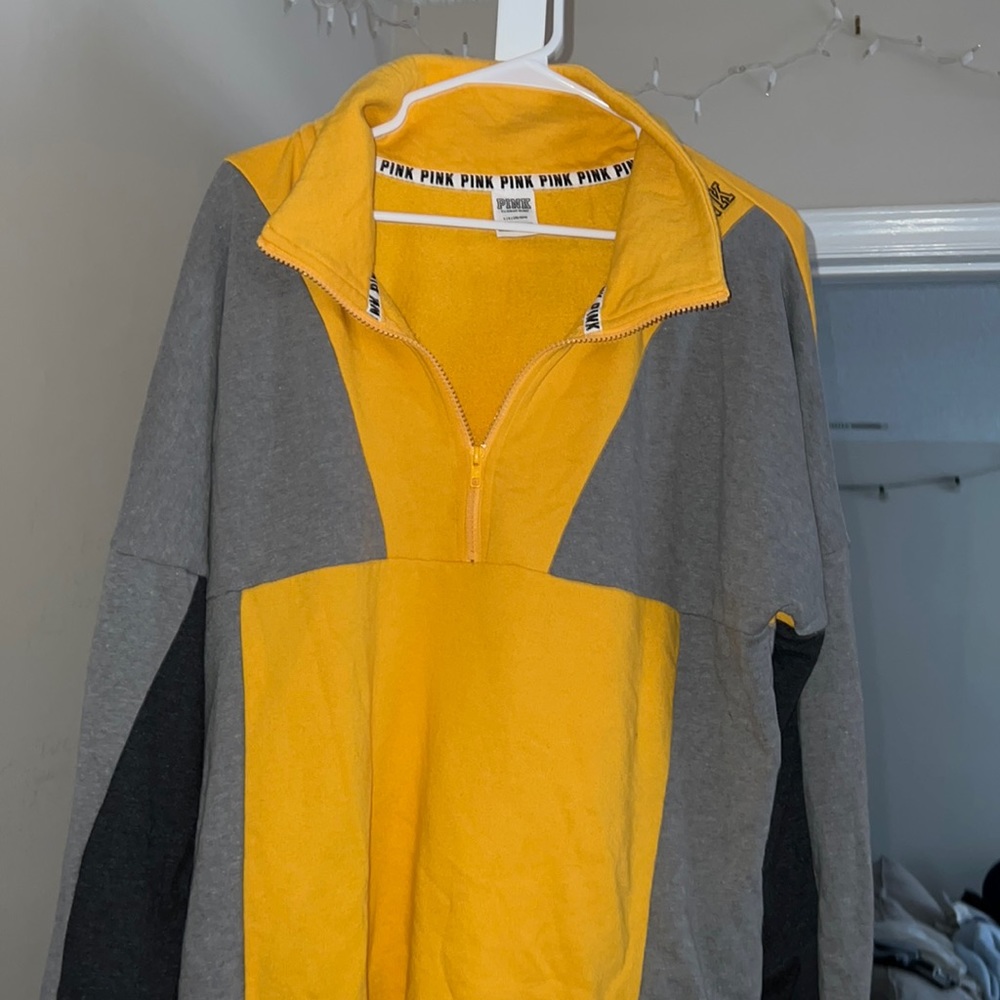 Super comfy and no damage!! Looks and feel brand new